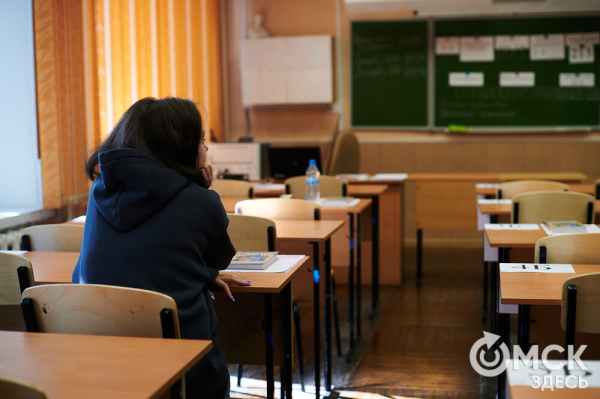 Под прицелом камер, но с шоколадкой. В Омске стартовал экзаменационный марафон