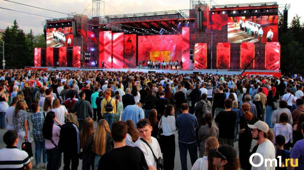 Омск завершил празднования грандиозным концертом на Соборной площади