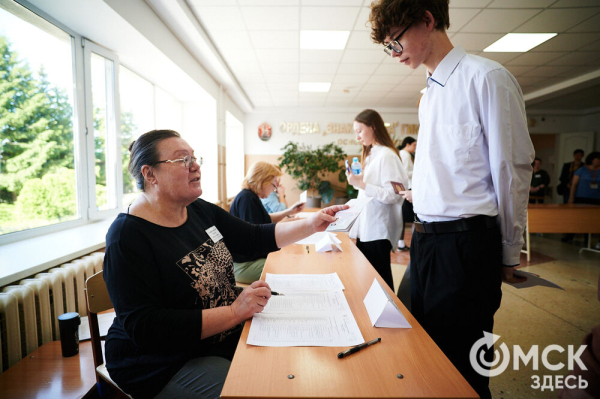 Под прицелом камер, но с шоколадкой. В Омске стартовал экзаменационный марафон