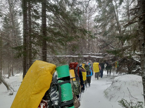 Снег, палатки и командный дух: зачем омские студенты уходят в горы