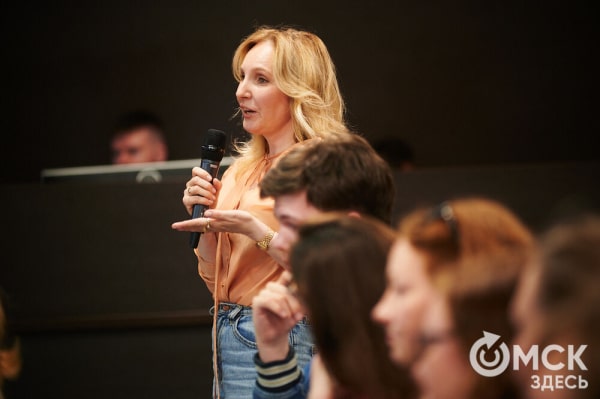 Буквы в пространстве: книжный блогер Александра Макарова презентовала свою вторую книгу