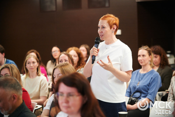 Буквы в пространстве: книжный блогер Александра Макарова презентовала свою вторую книгу