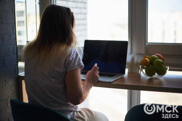 ИТ, стройка, красота: в каких сферах омичи чаще работают на фрилансе