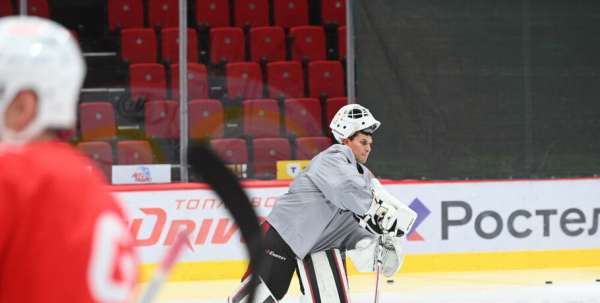 Вратарь "Авангарда" претендует на звание лучшего в сезоне