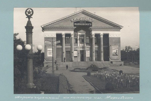 Ни и у Ленина, ни у кинотеатра "Маяковский" не получилось стать памятниками