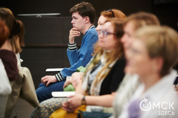 Буквы в пространстве: книжный блогер Александра Макарова презентовала свою вторую книгу