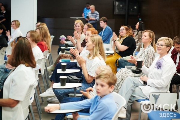 Буквы в пространстве: книжный блогер Александра Макарова презентовала свою вторую книгу
