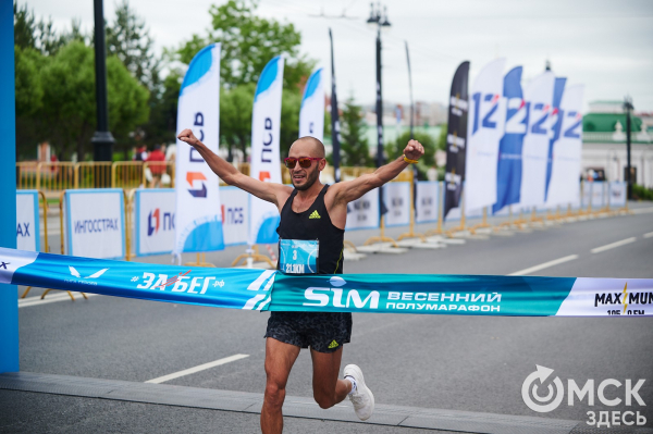 Омские легкоатлеты завоевали три золотые медали на Весеннем полумарафоне  