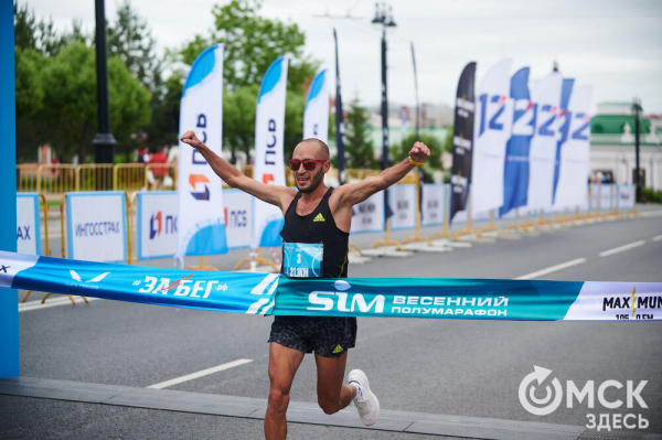 Омские легкоатлеты завоевали три золотые медали на Весеннем полумарафоне  