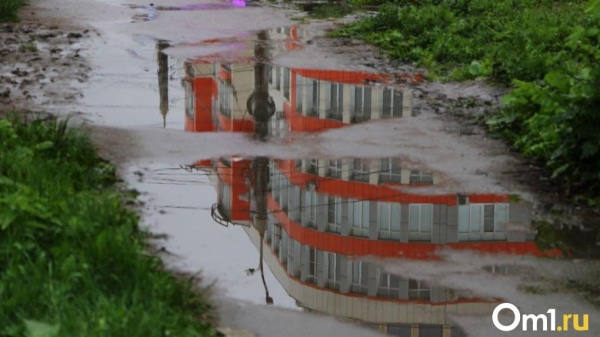 Провалившийся автобус и улицы-реки: как Омск пострадал от затянувшихся дождей