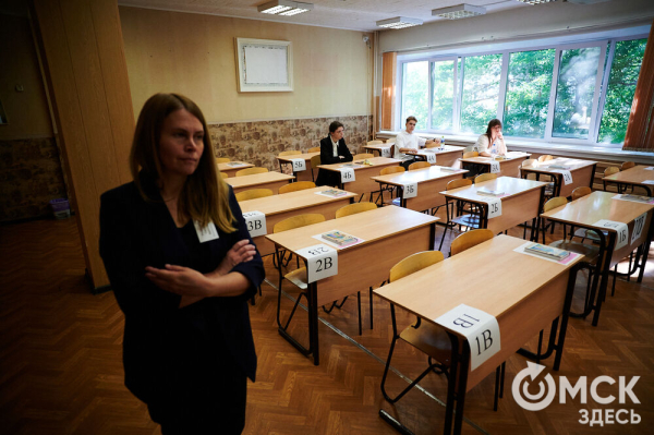 Под прицелом камер, но с шоколадкой. В Омске стартовал экзаменационный марафон