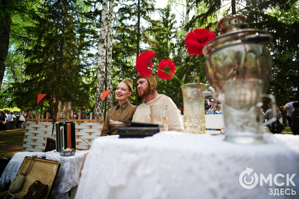 Курс молодого бойца и послания памяти. Как омичи отмечают 9 Мая в парке Победы Курс молодого бойца и послания памяти. Как омичи отмечают 9 Мая в парке Победы