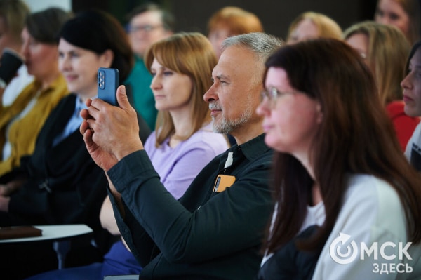 Буквы в пространстве: книжный блогер Александра Макарова презентовала свою вторую книгу