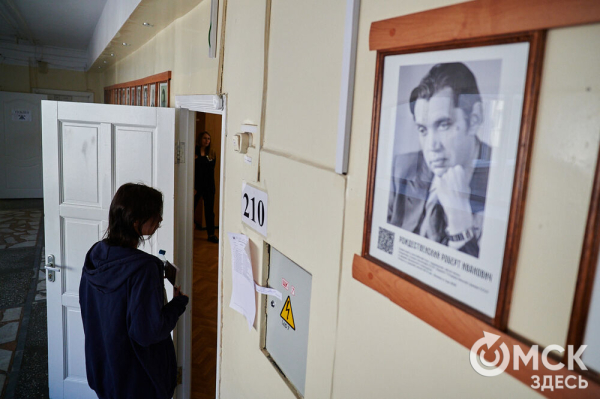 Под прицелом камер, но с шоколадкой. В Омске стартовал экзаменационный марафон