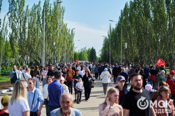 Курс молодого бойца и послания памяти. Как омичи отмечают 9 Мая в парке Победы Курс молодого бойца и послания памяти. Как омичи отмечают 9 Мая в парке Победы