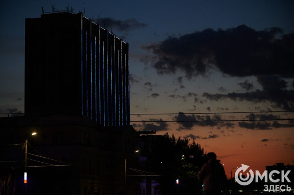 С громыхающим поездом и фронтовыми зарисовками: как прошёл концерт на Соборной площади