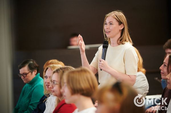 Буквы в пространстве: книжный блогер Александра Макарова презентовала свою вторую книгу