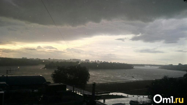 В Омске ожидается мощный ливень: энергетика переведена в режим повышенной готовности В Омске ожидается мощный ливень: энергетика переведена в режим повышенной готовности