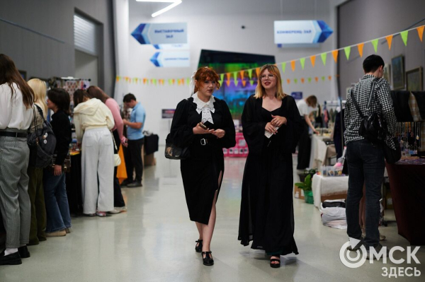 "Сердечные" украшения, лесные бабуи: что нам приглянулось на фестивале Garazhka