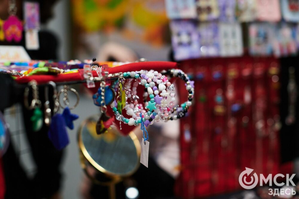 "Сердечные" украшения, лесные бабуи: что нам приглянулось на фестивале Garazhka