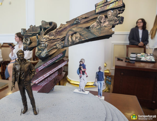 Режиссёр Балабанов объединил Омск, Екатеринбург и Питер Режиссёр Балабанов объединил Омск, Екатеринбург и Питер