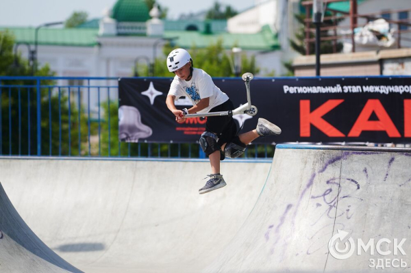 Трюки, известные актёры, "нашествие" блогеров: хайлайты Дня молодёжи-2025