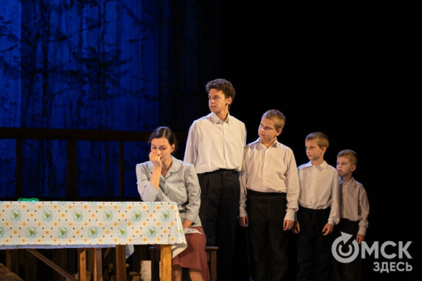Спектакль из Омска о деньгах и корысти стал фаворитом "Золотой маски"