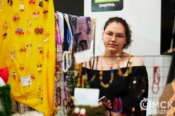 "Сердечные" украшения, лесные бабуи: что нам приглянулось на фестивале Garazhka