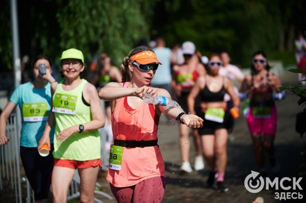 Ищи себя среди цветов: как прошёл самый красивый забег в Омске 