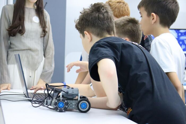 Цифровые детективы: омские семьи раскрыли код на интерактивном ИТ-квесте