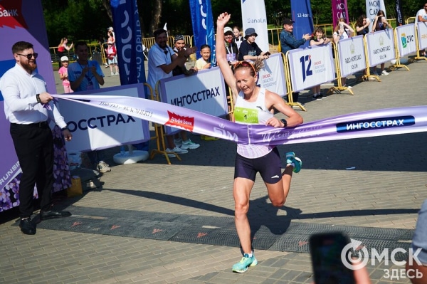 Ищи себя среди цветов: как прошёл самый красивый забег в Омске 