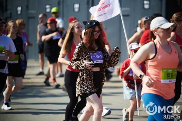 Ищи себя среди цветов: как прошёл самый красивый забег в Омске 