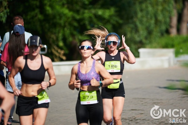 Ищи себя среди цветов: как прошёл самый красивый забег в Омске 