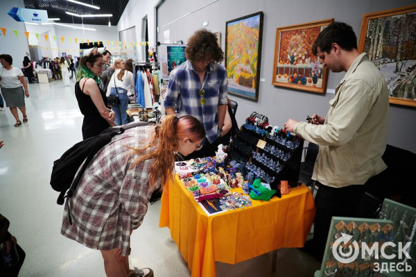 "Сердечные" украшения, лесные бабуи: что нам приглянулось на фестивале Garazhka