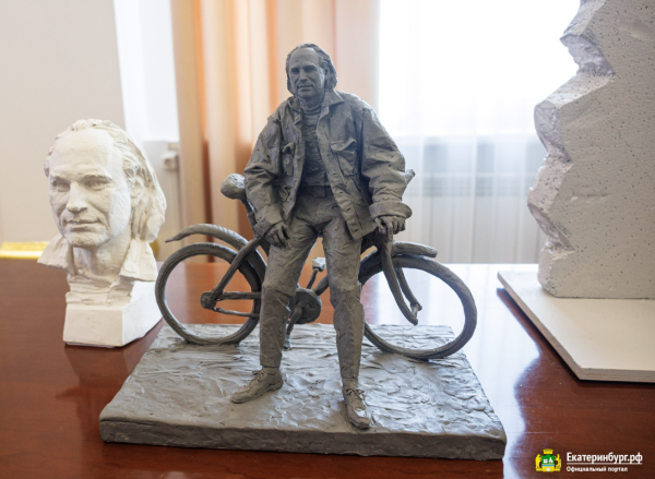 Режиссёр Балабанов объединил Омск, Екатеринбург и Питер Режиссёр Балабанов объединил Омск, Екатеринбург и Питер