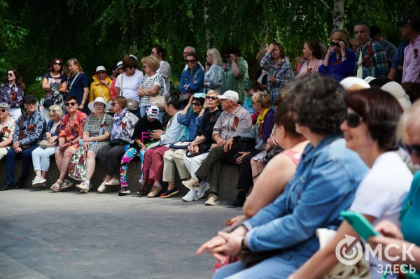 Творчество во имя памяти. Артисты Омской драмы выступили под открытым небом Творчество во имя памяти. Артисты Омской драмы выступили под открытым небом