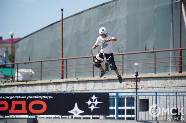 Трюки, известные актёры, "нашествие" блогеров: хайлайты Дня молодёжи-2025