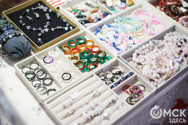 "Сердечные" украшения, лесные бабуи: что нам приглянулось на фестивале Garazhka