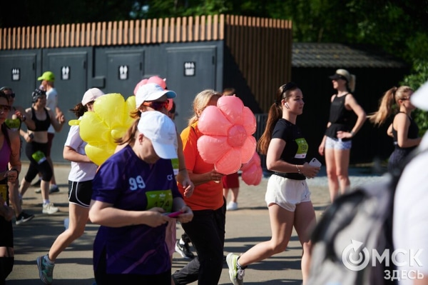 Ищи себя среди цветов: как прошёл самый красивый забег в Омске 