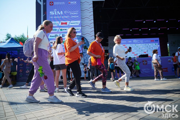 Ищи себя среди цветов: как прошёл самый красивый забег в Омске 