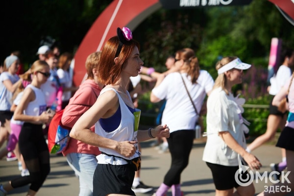 Ищи себя среди цветов: как прошёл самый красивый забег в Омске 