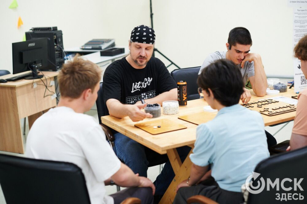 "Сердечные" украшения, лесные бабуи: что нам приглянулось на фестивале Garazhka