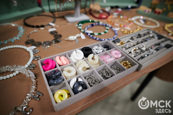 "Сердечные" украшения, лесные бабуи: что нам приглянулось на фестивале Garazhka