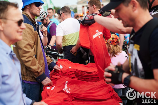 Участники "ВелоОмска" составили гигантский триколор