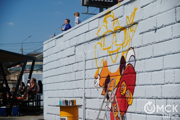 Трюки, известные актёры, "нашествие" блогеров: хайлайты Дня молодёжи-2025