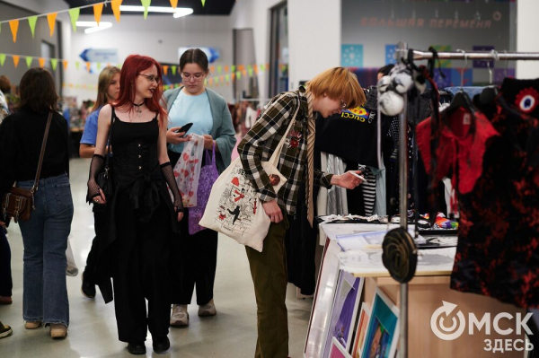 "Сердечные" украшения, лесные бабуи: что нам приглянулось на фестивале Garazhka