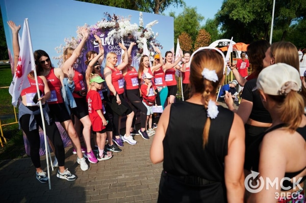 Ищи себя среди цветов: как прошёл самый красивый забег в Омске 