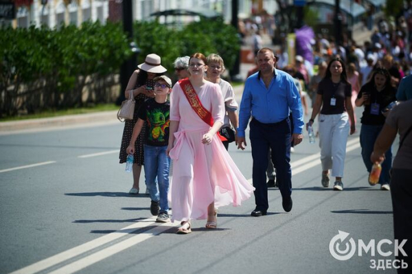 Трюки, известные актёры, "нашествие" блогеров: хайлайты Дня молодёжи-2025