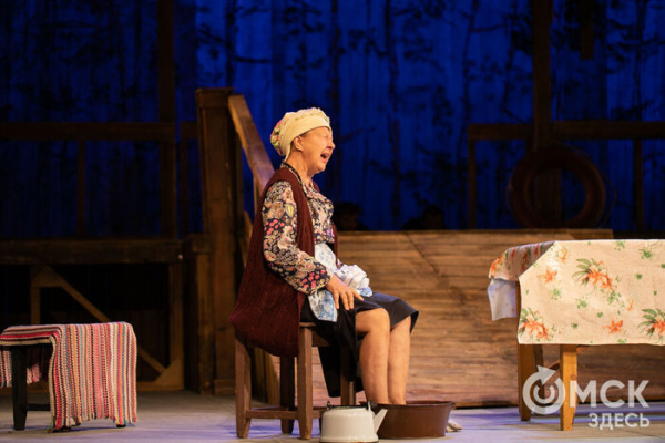 Спектакль из Омска о деньгах и корысти стал фаворитом "Золотой маски"