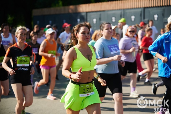 Ищи себя среди цветов: как прошёл самый красивый забег в Омске 